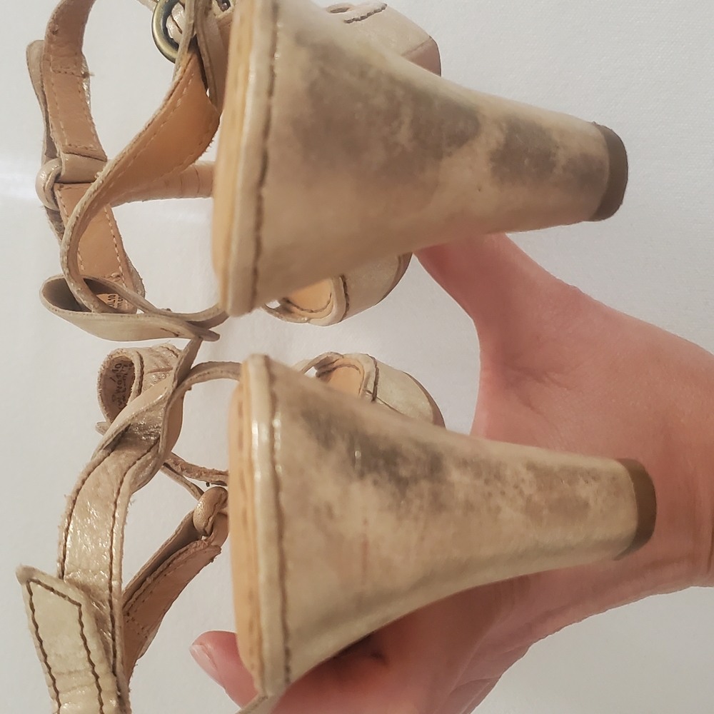 🎀Born Metallic Gold Sandals🎀 - Picture 6 of 12